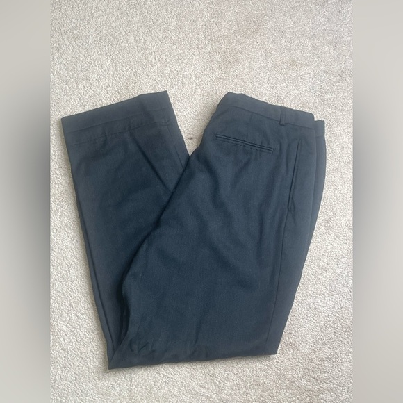 Elegant Black Dress Pants with Tailored Pleats - Picture 1 of 4